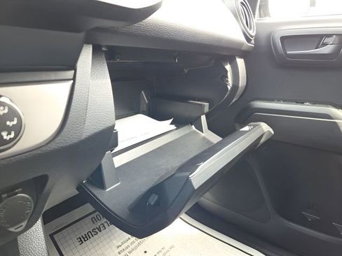 Used 2022 Toyota Tacoma SR image 30