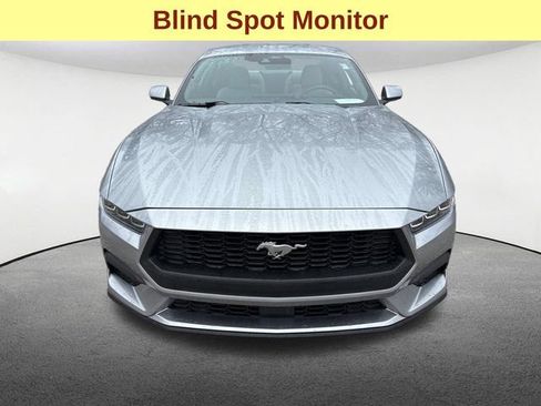 Used 2025 Ford Mustang Coupe RWD image 4