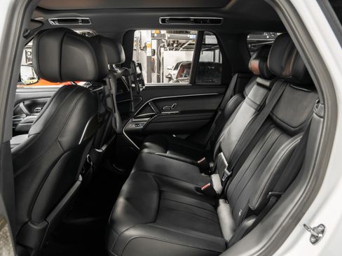Used 2024 Land Rover Range Rover Autobiography image 15