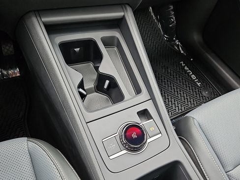 New 2026 Volkswagen Tiguan SE image 14