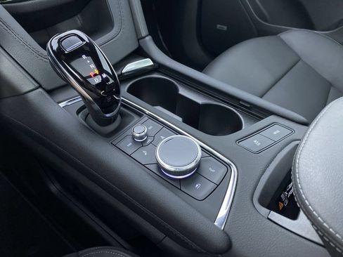 Certified 2024 Cadillac XT6 Premium Luxury w/ Technology Package FWD image 8