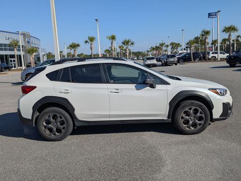 Used 2022 Subaru Crosstrek 2.5i Sport w/ Moonroof Package image 3
