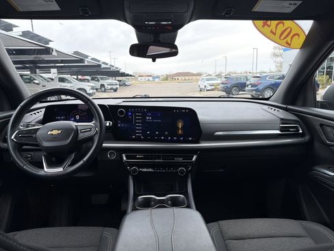 Used 2024 Chevrolet Traverse LT AWD/4WD image 13