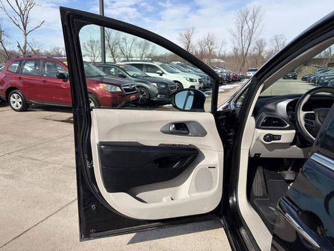 Used 2018 Chrysler Pacifica Limited w/ Advanced Safetytec Group image 10