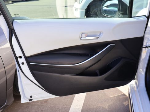 Used 2024 Toyota Corolla SE image 18