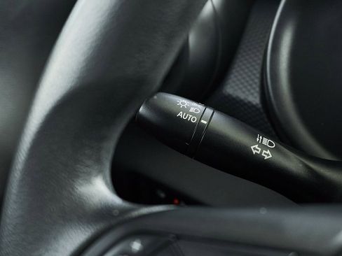 Used 2021 Nissan Kicks S image 30