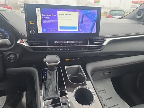 Used 2025 Toyota Sienna Limited image 12