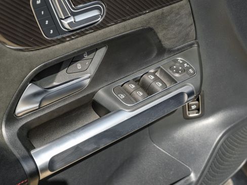 Used 2024 Mercedes-Benz GLB 250 image 38