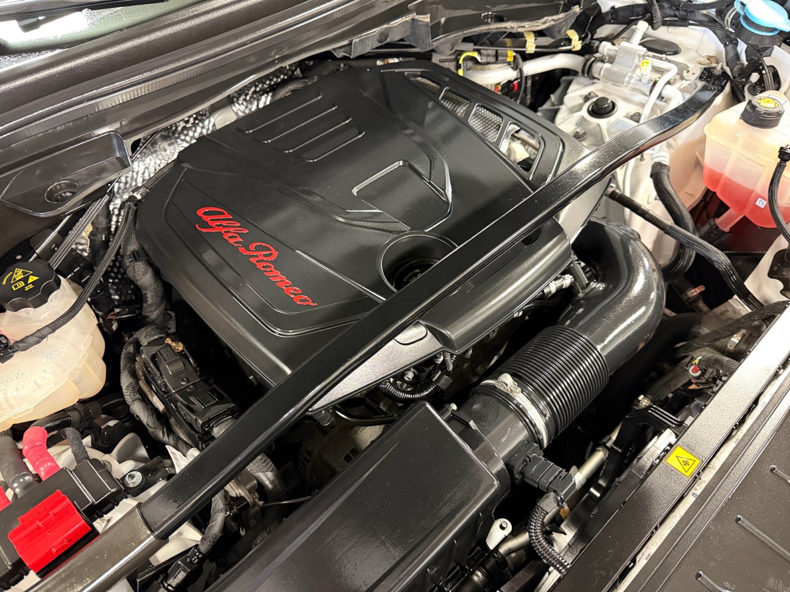 Used 2022 Alfa Romeo Stelvio Veloce AWD/4WD image 44