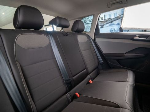 Used 2022 Volkswagen Taos SE image 28