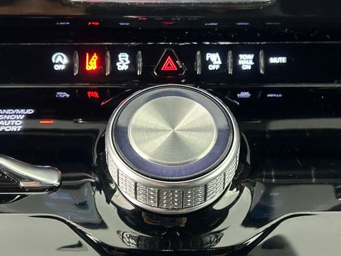 Used 2024 Jeep Wagoneer Series II w/ Flexible Seating Group image 25