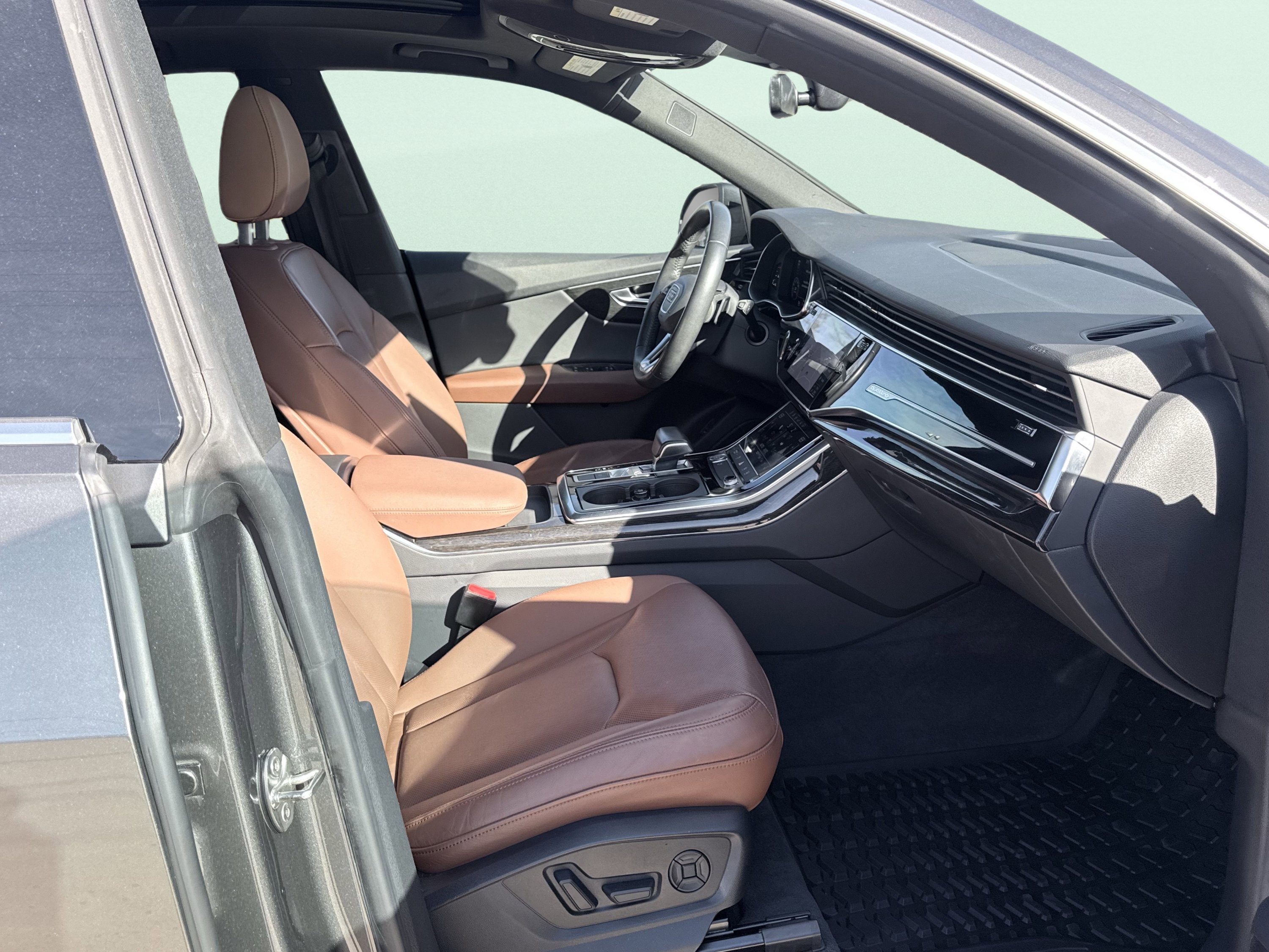 Used 2019 Audi Q8 Premium Plus w/ Premium Plus AWD/4WD image 47