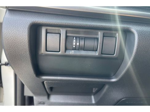 Certified 2025 Subaru Impreza 2.0i image 40