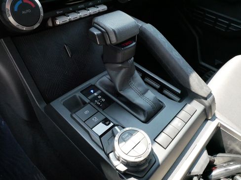 Certified 2024 Toyota Tacoma TRD Off-Road AWD/4WD image 22