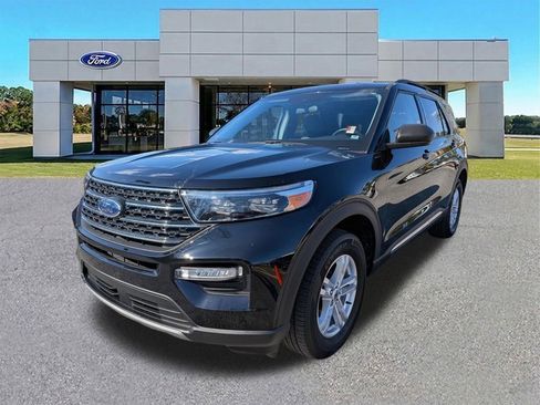 Used 2023 Ford Explorer XLT w/ Equipment Group 202A AWD/4WD image 3