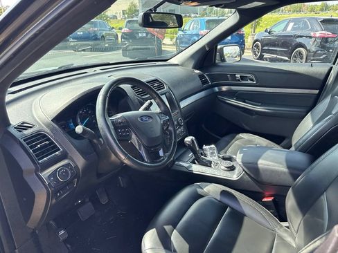 Used 2019 Ford Explorer XLT w/ Equipment Group 202A AWD/4WD image 4