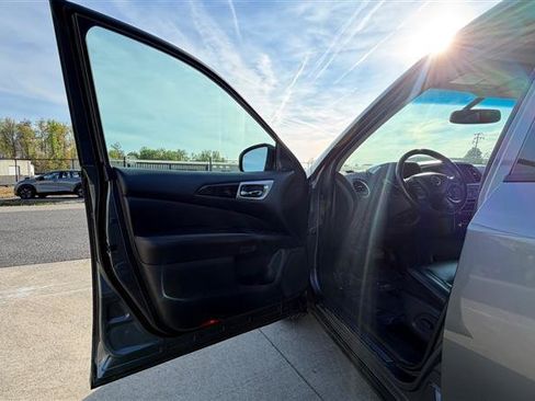 Used 2015 Nissan Pathfinder SL w/ SL Premium Package image 9
