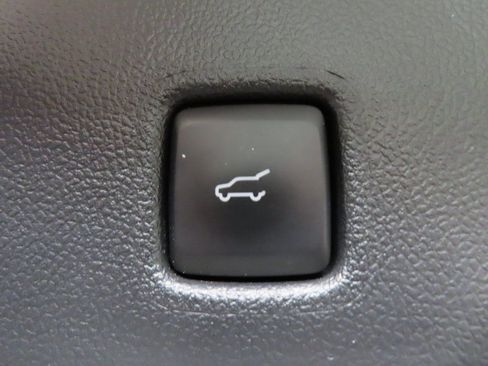 Used 2023 Ford Escape SE image 38