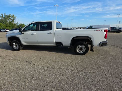 Used 2023 Chevrolet Silverado 2500 LT AWD/4WD image 13