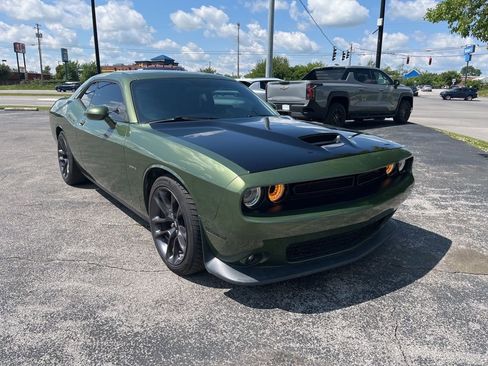 Used 2019 Dodge Challenger R/T RWD image 2