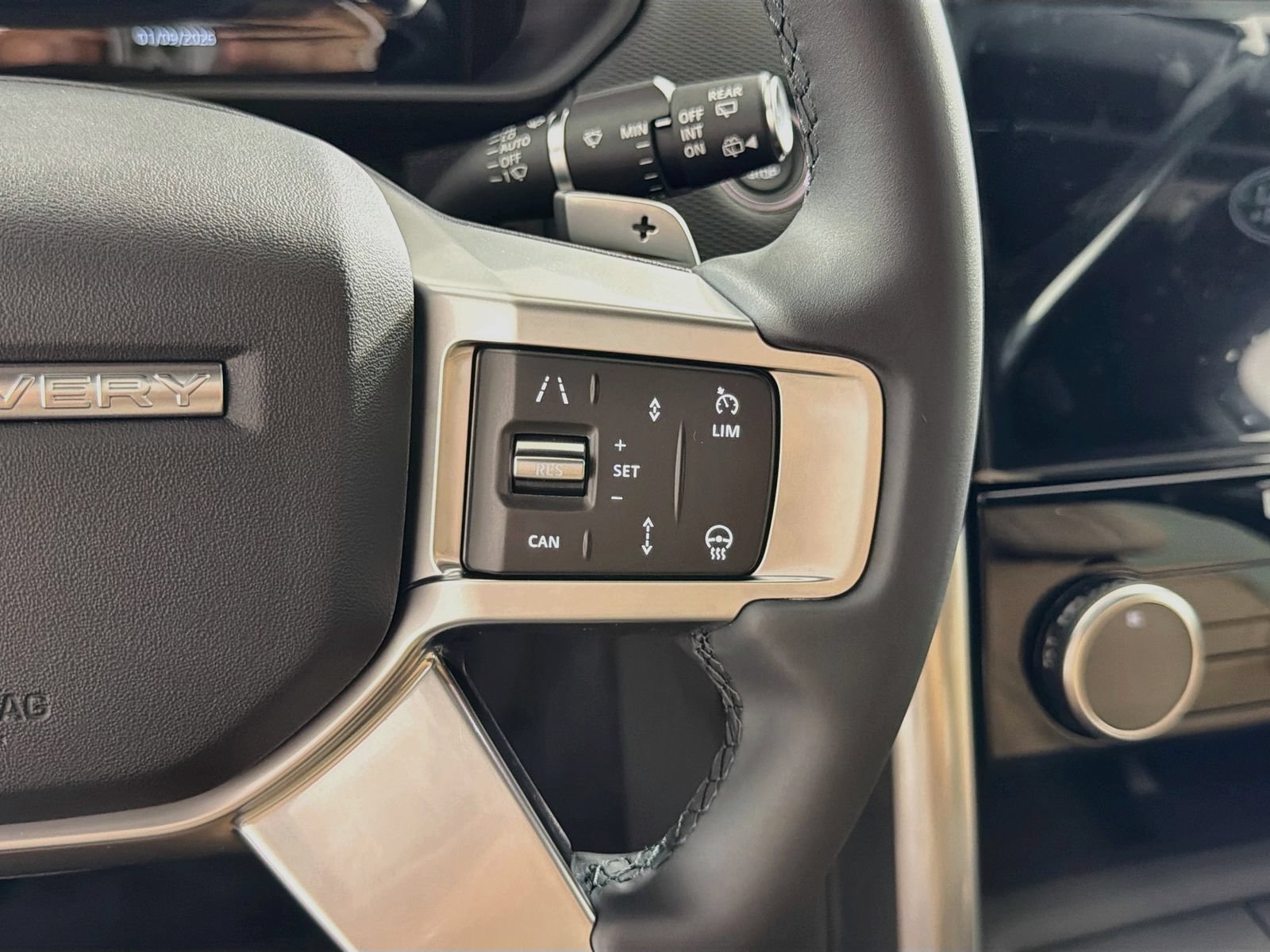 New 2026 Land Rover Discovery Dynamic SE AWD/4WD image 12