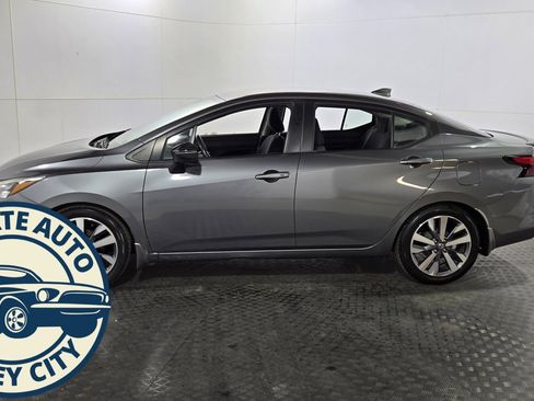 Used 2020 Nissan Versa SR image 4