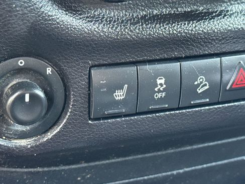 Used 2018 Jeep Wrangler Unlimited Sahara AWD/4WD image 27