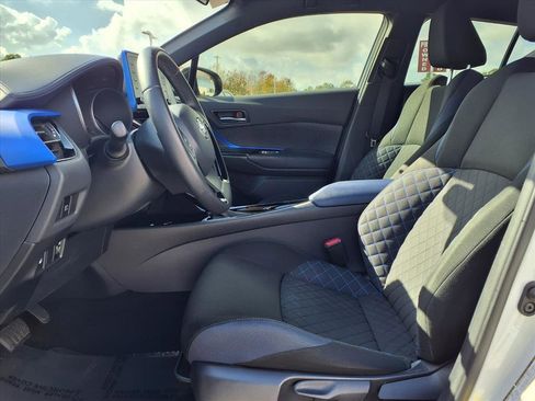 Used 2021 Toyota C-HR image 7