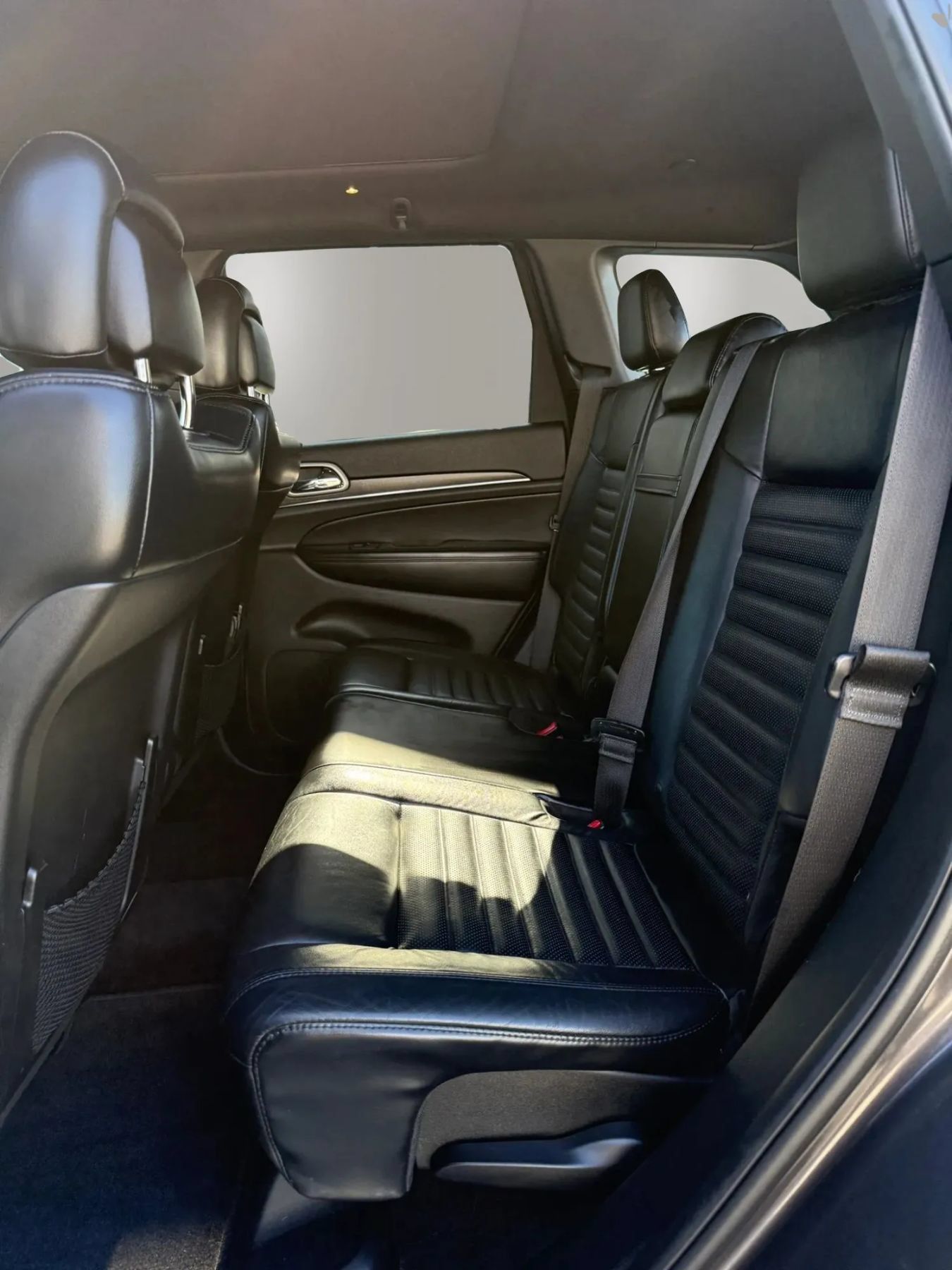 Used 2018 Jeep Grand Cherokee Limited AWD/4WD image 30