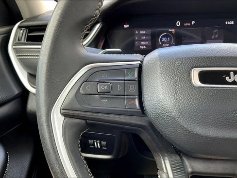 Used 2024 Jeep Grand Cherokee Laredo RWD image 10