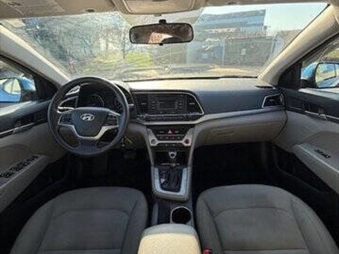 Used 2017 Hyundai Elantra SE w/ Cargo Package image 5