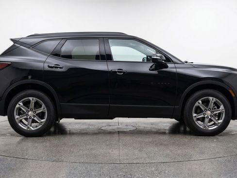 Used 2025 Chevrolet Blazer LT FWD image 11