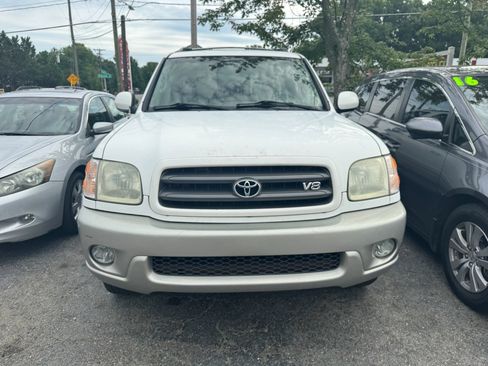 Used 2004 Toyota Sequoia SR5 AWD/4WD image 2