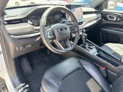 Used 2025 Jeep Compass Trailhawk AWD/4WD image 17