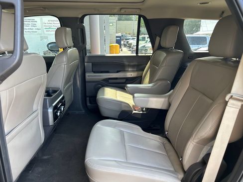Used 2020 Ford Expedition XLT w/ Equipment Group 202A RWD image 12