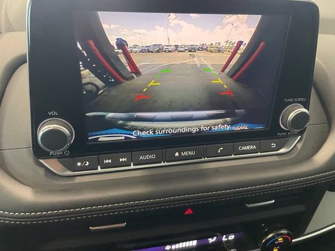 Certified 2025 Nissan Rogue SV FWD image 8