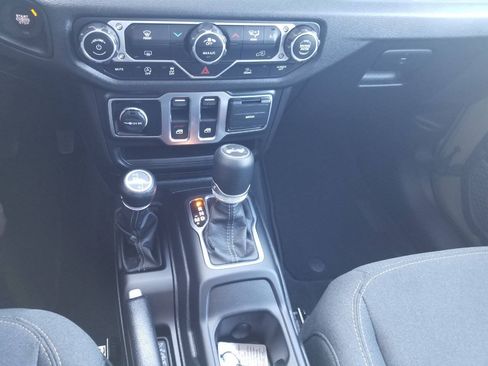 Used 2025 Jeep Wrangler Sport AWD/4WD image 19