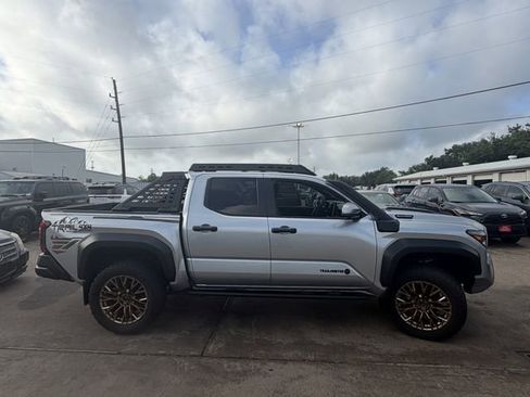 Used 2024 Toyota Tacoma Trailhunter image 4