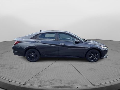 Used 2021 Hyundai Elantra SEL FWD image 19