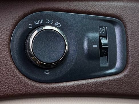 Used 2015 Cadillac SRX Luxury w/ Driver Awareness Package FWD image 19
