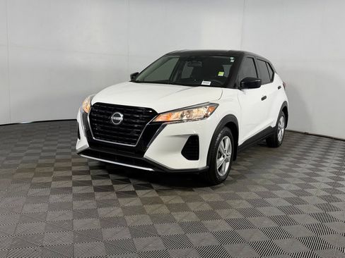 Used 2022 Nissan Kicks S image 10