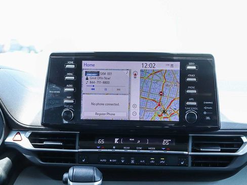Used 2023 Toyota Sienna XLE w/ XLE Plus Package FWD image 13