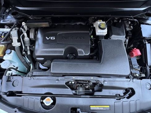 Used 2018 Nissan Pathfinder SV image 10