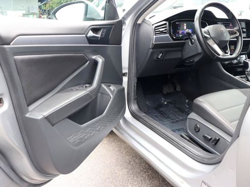 Used 2024 Volkswagen Jetta SE FWD image 10