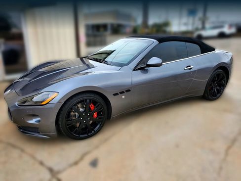 Used 2011 Maserati GranTurismo Convertible RWD image 12