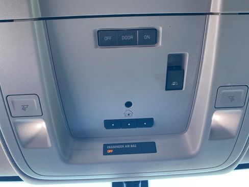 Used 2018 Chevrolet Silverado 1500 LT w/ Texas Edition image 29