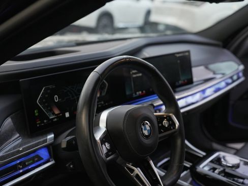 Used 2024 BMW 740i image 40