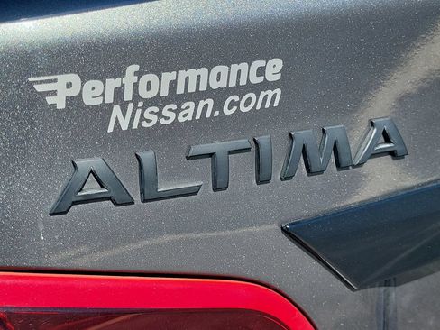 Certified 2018 Nissan Altima 2.5 SR w/ SR Midnight Edition FWD image 14