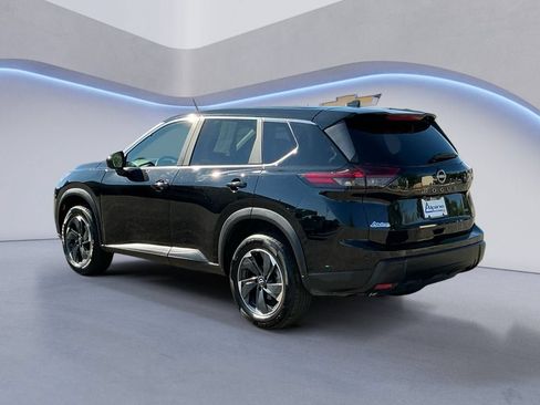 Used 2025 Nissan Rogue SV AWD/4WD image 3