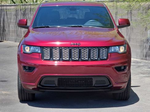 Used 2019 Jeep Grand Cherokee Altitude AWD/4WD image 4